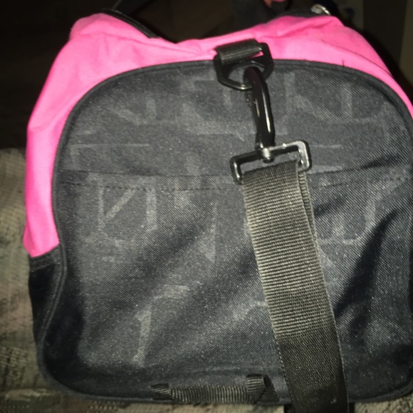 2 Nike duffle bags like new - Picture 3 of 5